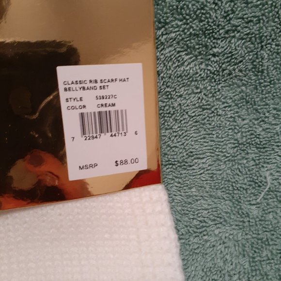 Michael Kors Scarf & hat set. NEW. Cream - Picture 2 of 3